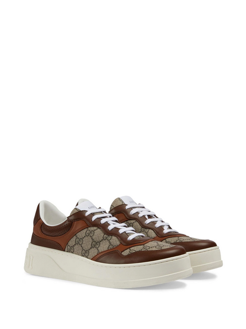 Gucci tenis bajos con motivo GG